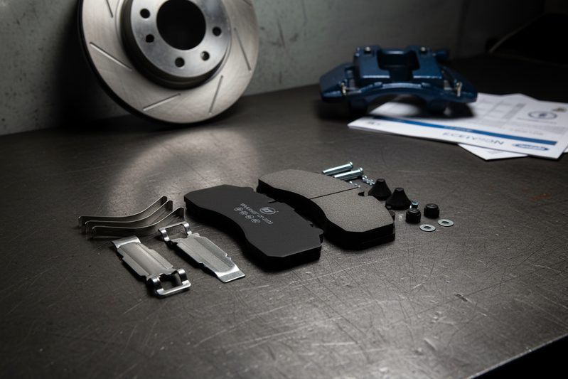 Importer inspecting ECE R90 certified brake pad CP2203 from China supplier