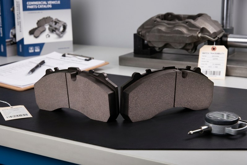 Commercial vehicle brake pad dimensional and friction inspection before supplier sign-off