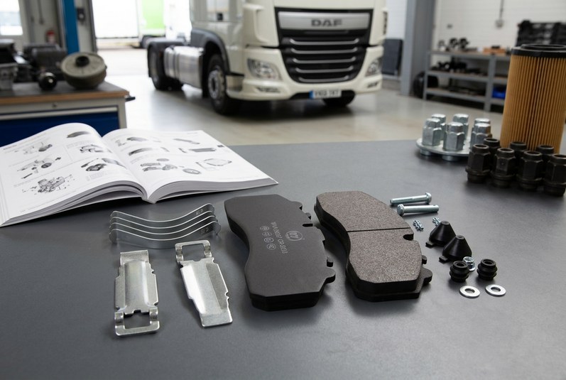 Close-up of DAF disc brake pad cp2203 showing wear indicator and thickness measurement against caliper