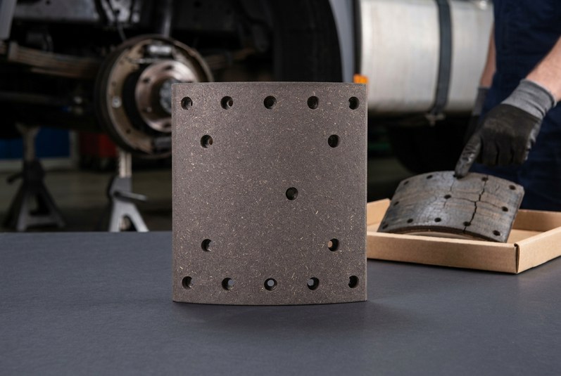 Fleet mechanic inspecting drum brake lining replacement set from BAIYUN Brake