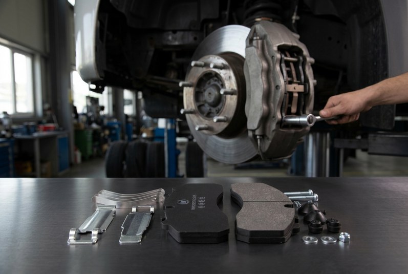 Commercial vehicle brake pad supplier verification - BAIYUN CP2215 heavy-duty disc brake pad
