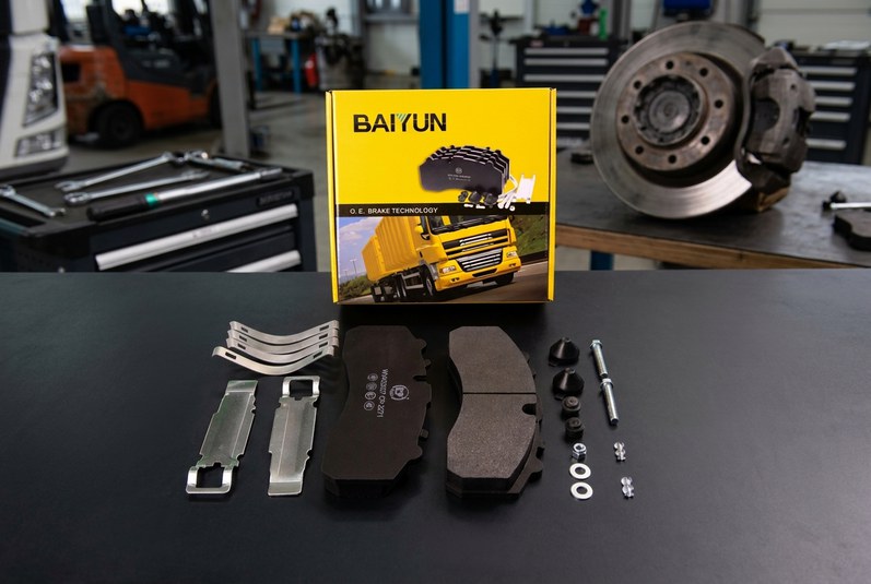 Commercial vehicle semi-metallic brake pad compound inspection