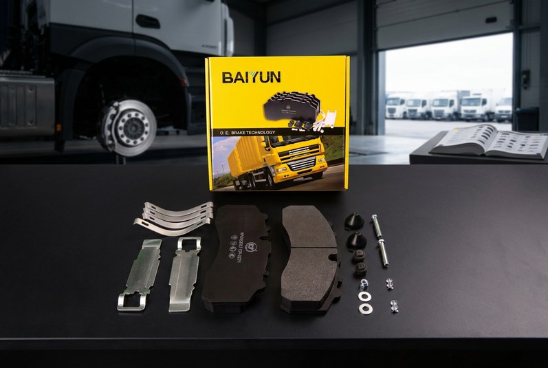 BAIYUN brake pad repair kit box with commercial vehicle fleet maintenance in background