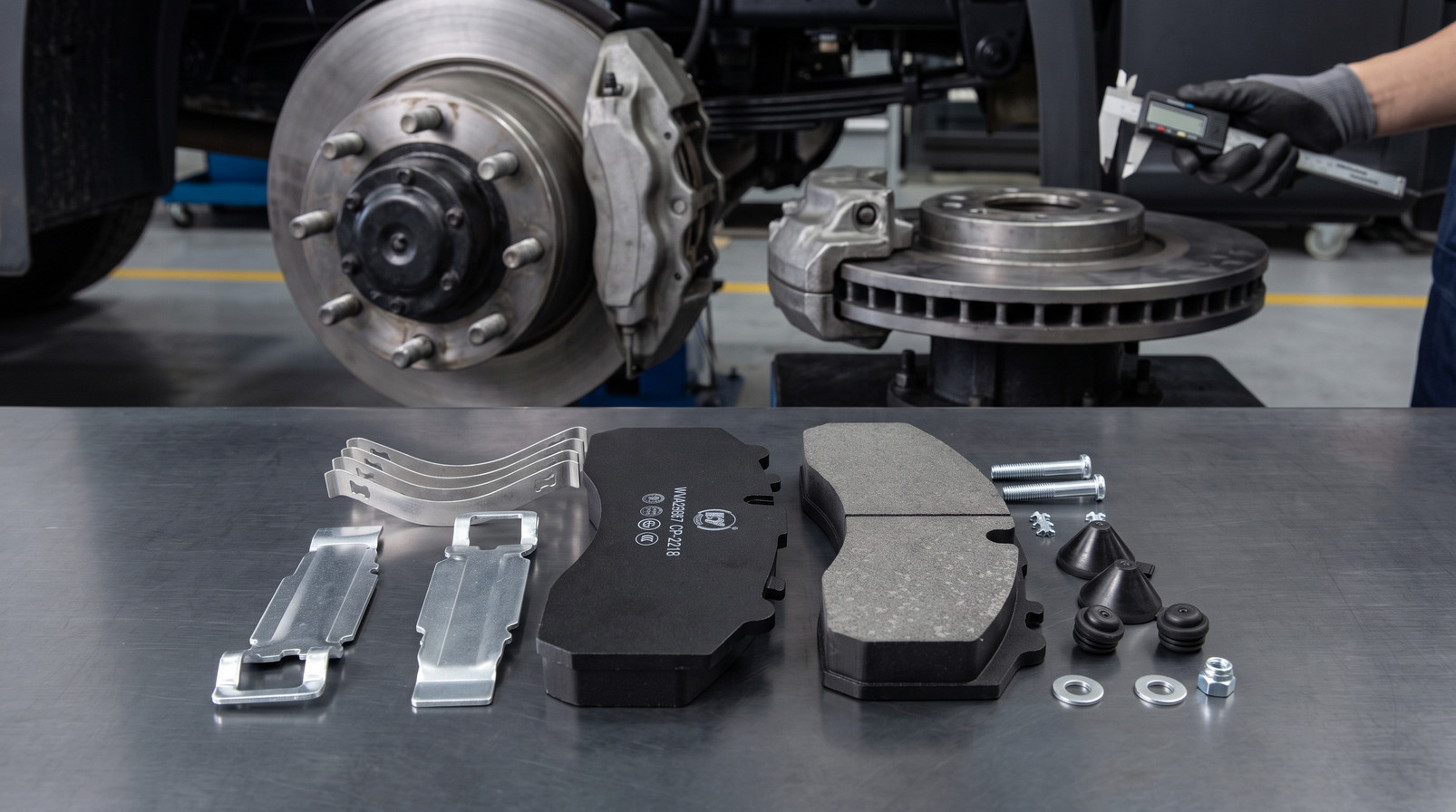 What is the best brake pad material for trucks - heavy-duty semi-metallic commercial vehicle brake pads