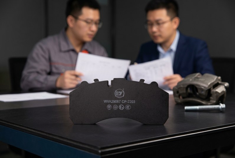 Commercial vehicle brake pad inspection at BAIYUN Brake factory for Yutong bus aftermarket
