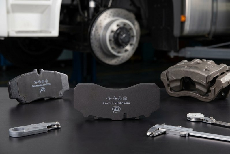 BAIYUN CP2219 heavy-duty commercial vehicle brake pad sample for semi-metallic fleet comparison